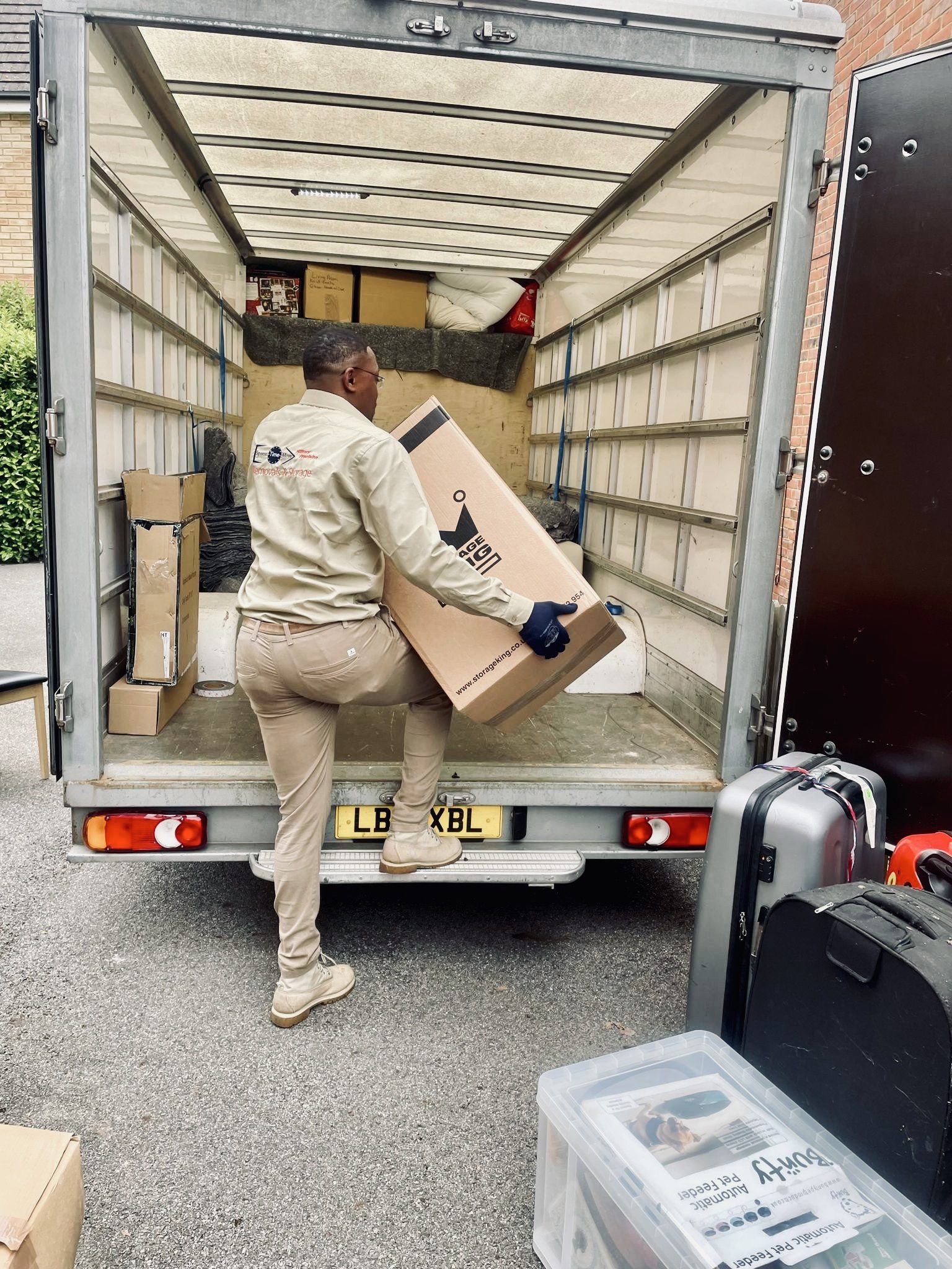 SpaceTime Move team loading a van